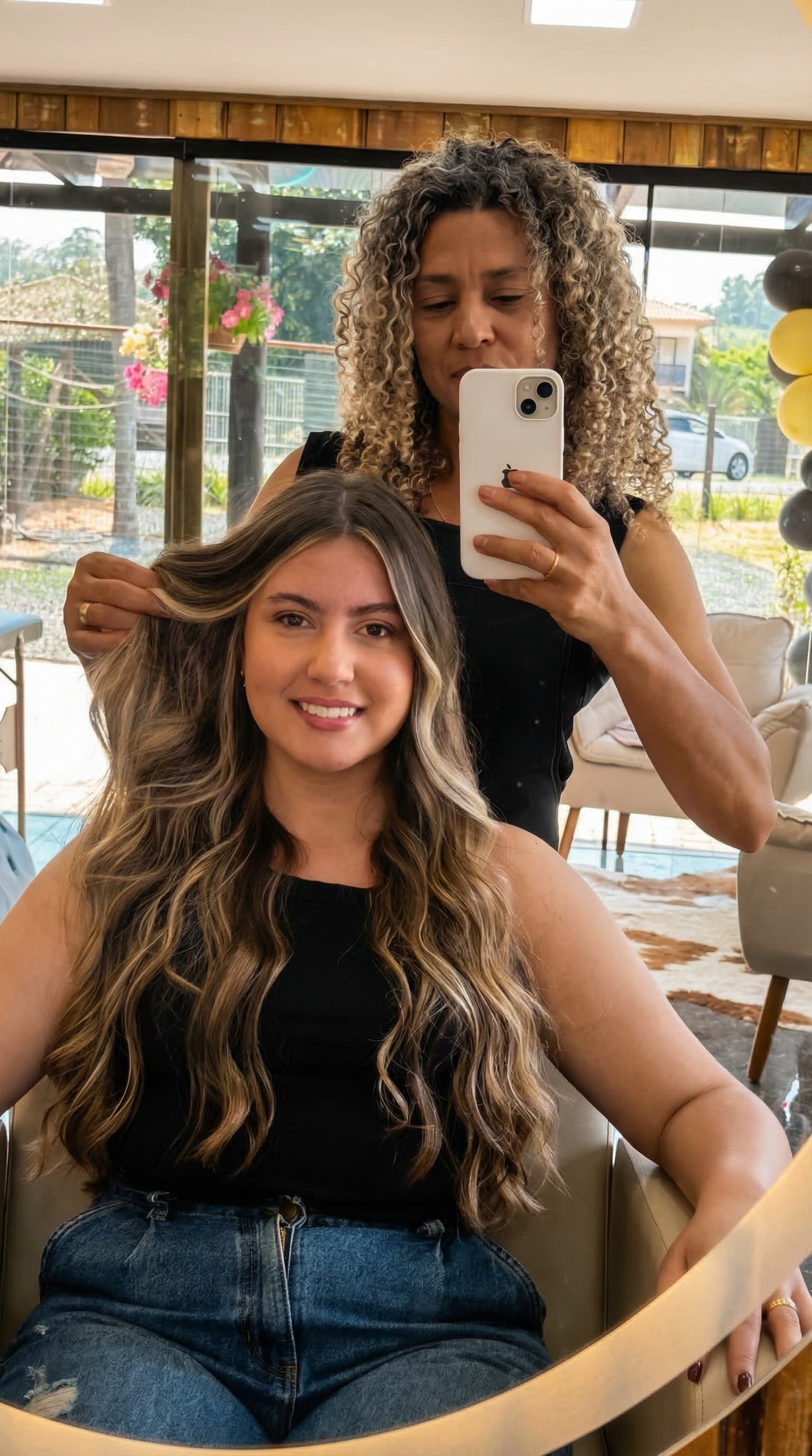 Lu Santana atendendo cliente